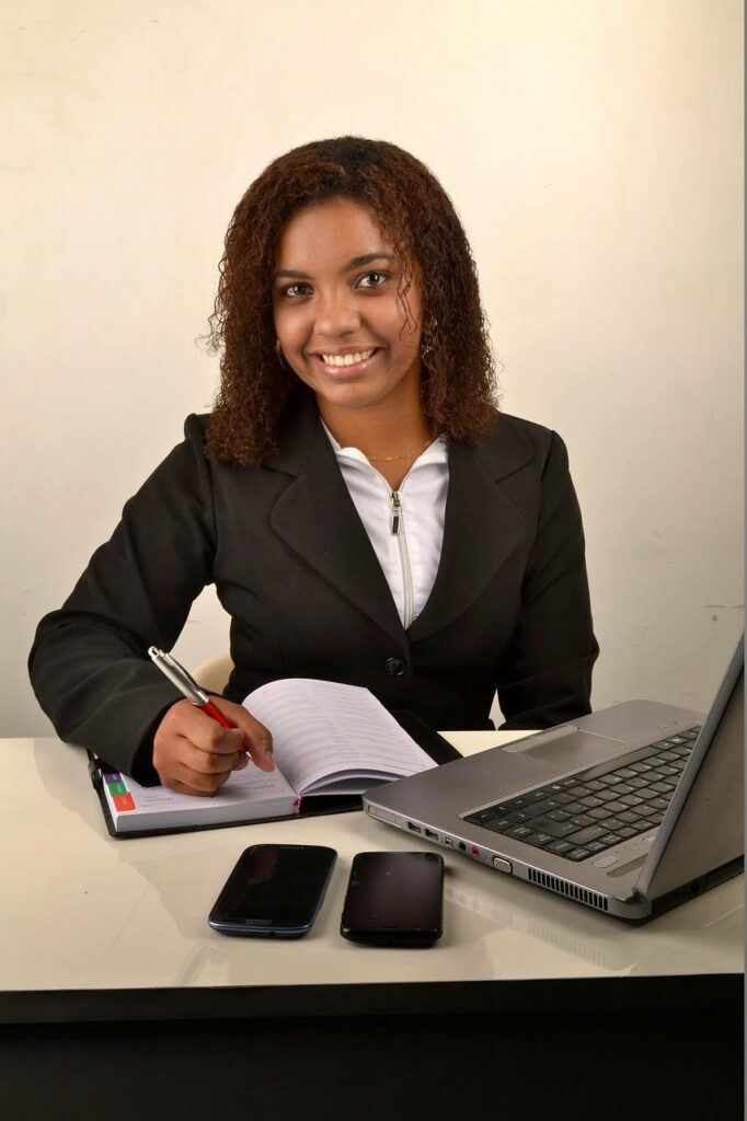 woman, businesswoman-868534.jpg